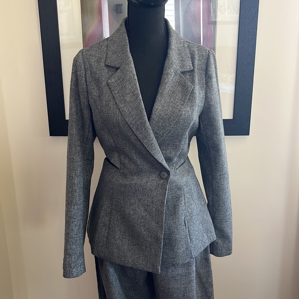Line and Dot grey suit. Wide leg pant. Cut out blazer. Worn once. Medium
